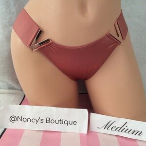 VS luxe Brazilian V Logo